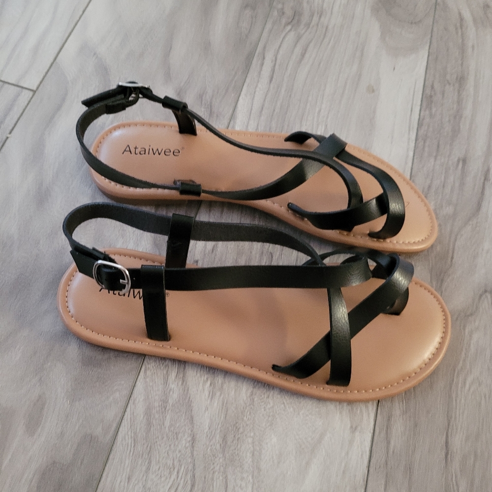 Nwot Ataiwee Sandals size 9